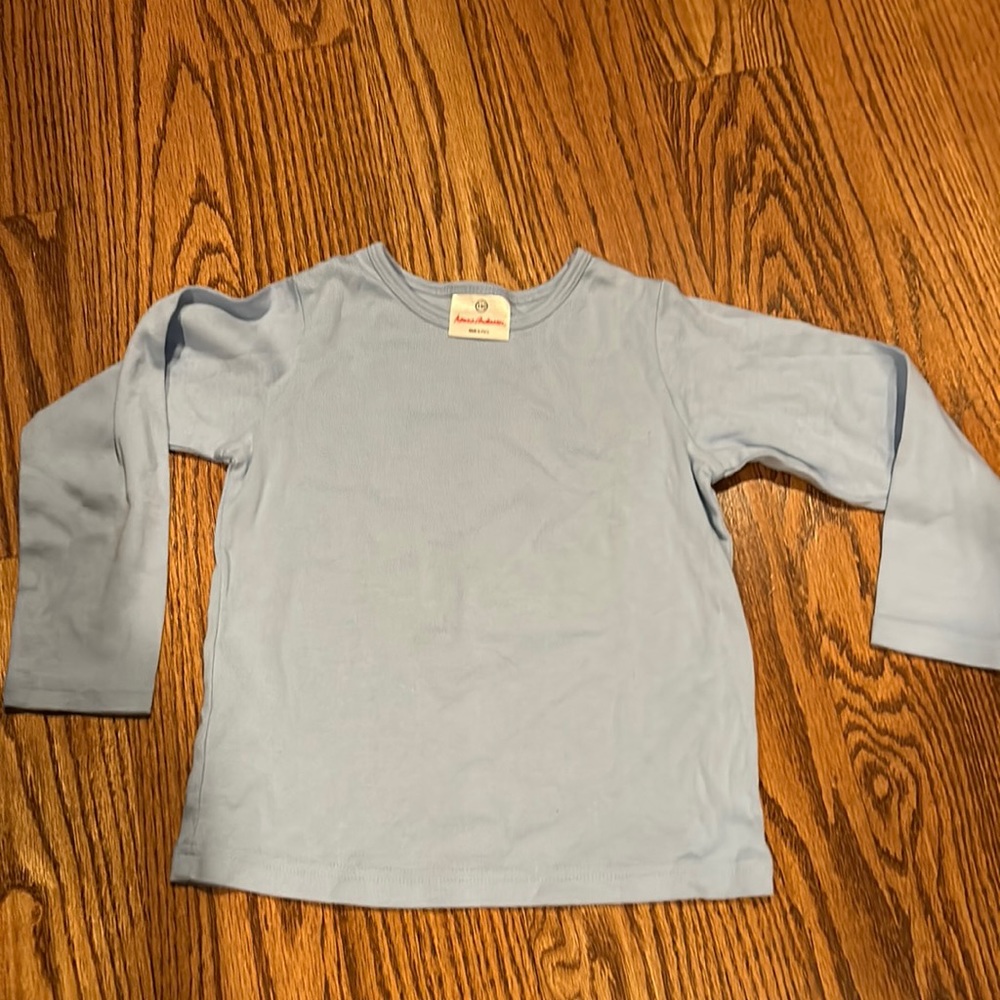 Hanna Andersson long sleeved light blue shirt. Size 110. Size 5